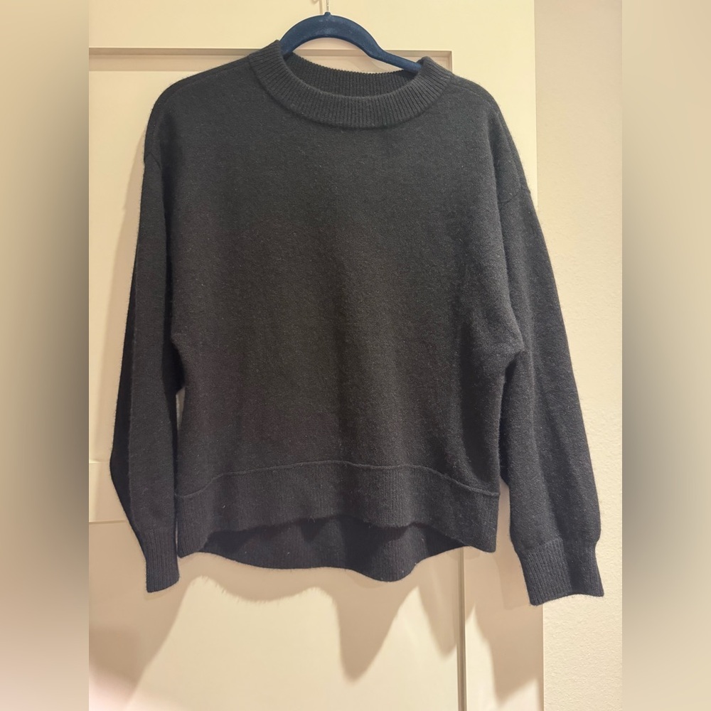 Alice + Olivia Black Cashmere Women's Crew Neck Sweater
